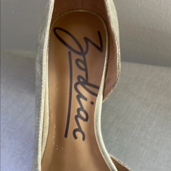 NWT Zodiac Gracie Gold Metallic Heel Pumps Size 7 - Picture 10 of 11